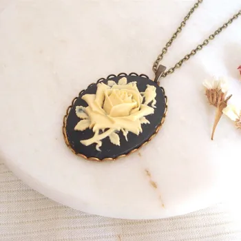 Crema & Black Rose Medalion Colier, Pandantiv Camee, Antichizat Colier Victorian, Vintage Floral Inspirat De Bijuterii