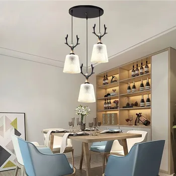 Restaurant Nordic lumini, trei simple, moderne, mese sala de mese, cristal agățat lumini, staghorn agățat lumini, lumina dormitor